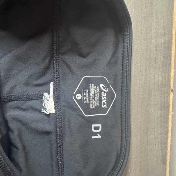 Asics running shorts size L - Picture 2 of 3